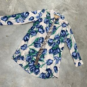 Tan‎ with blue/green flowers short in front long tail in back top / Size 2XL